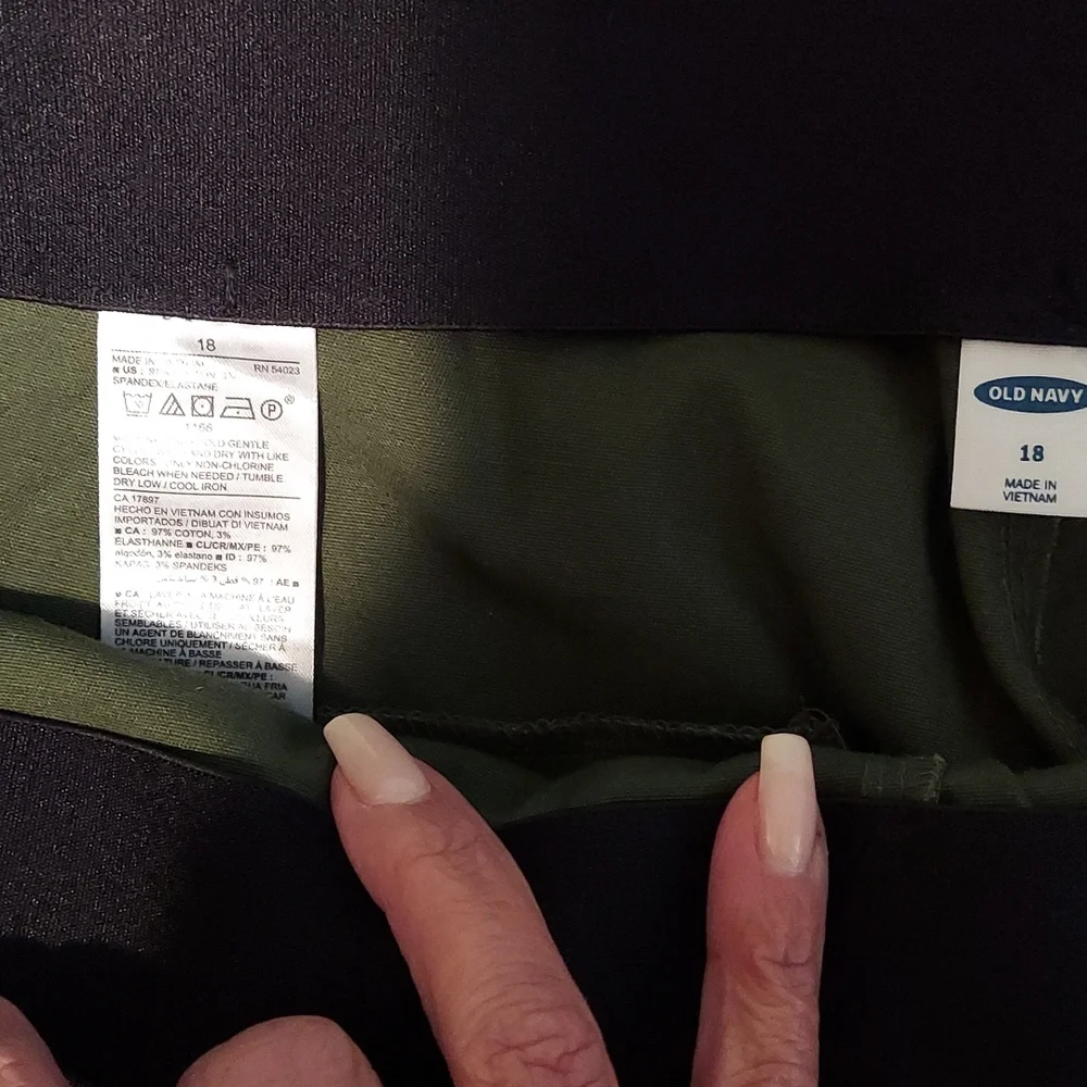 🛑🛑 SOLD SOLD SOLD 🛑🛑  Gap & 3 pairs of navy pants - Picture 5 of 7